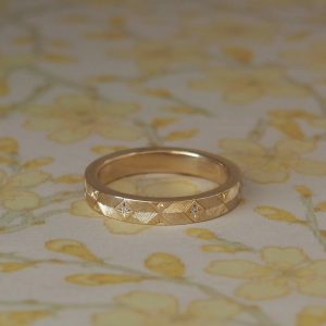 Northstar -  9YG 3.3mm Band with .028ct Diamonds and Hand Engraving Size M 1/2