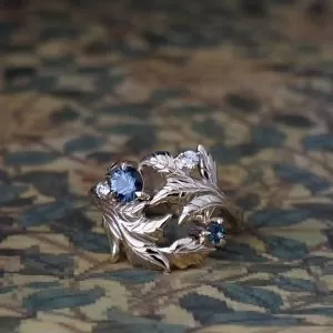 Holly V1 - 9YG Green Round Sapphire Leaf Detail Ring with .08ct Diamond