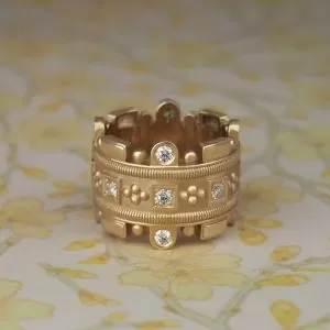 Lorde - 9YG 1.0ct TDW D-F VS Full Relief Eternity Multistone Band