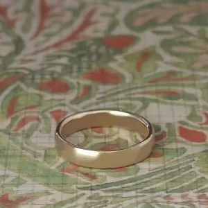 Lola - 9WG 4mm Low Half Round Profile Band with Comfort Curve Size M