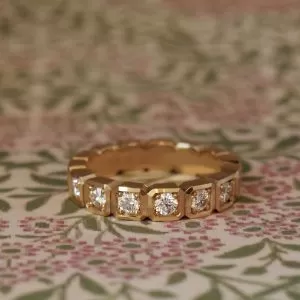 Ursula - 18YG 1.05ct TDW D-F VS Mitred Blocks Diamond Band