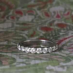 Della - PLT 0.87ct TDW D-F VS Scolloped Claw 1/2 Set Eternity Band Size N